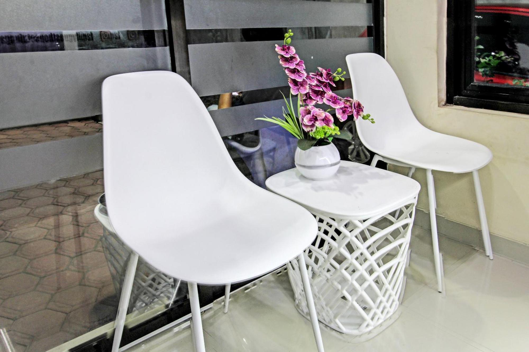 Super Oyo 91202 Family Guest House Syariah Tulungagung Exterior photo
