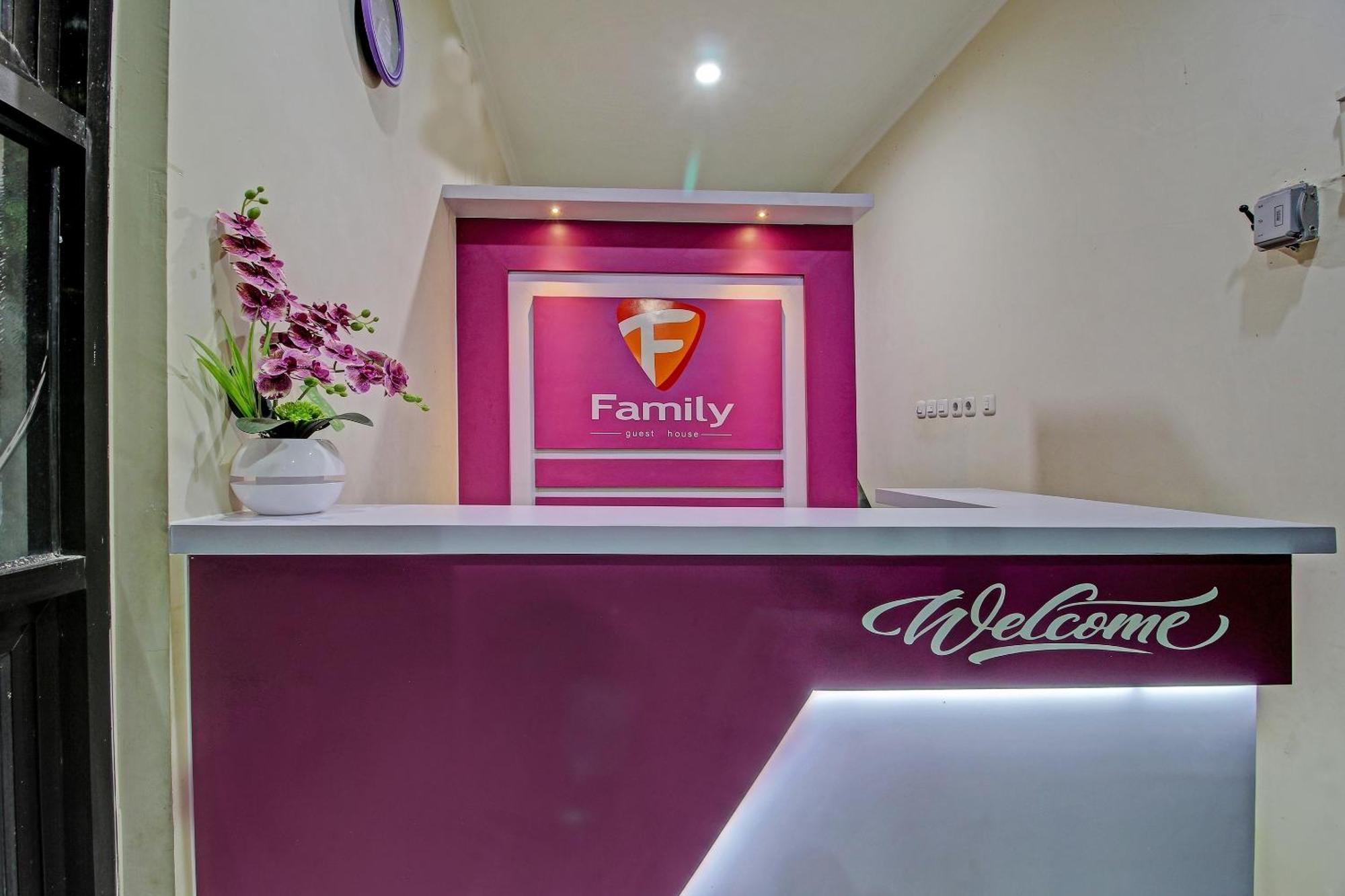Super Oyo 91202 Family Guest House Syariah Tulungagung Exterior photo