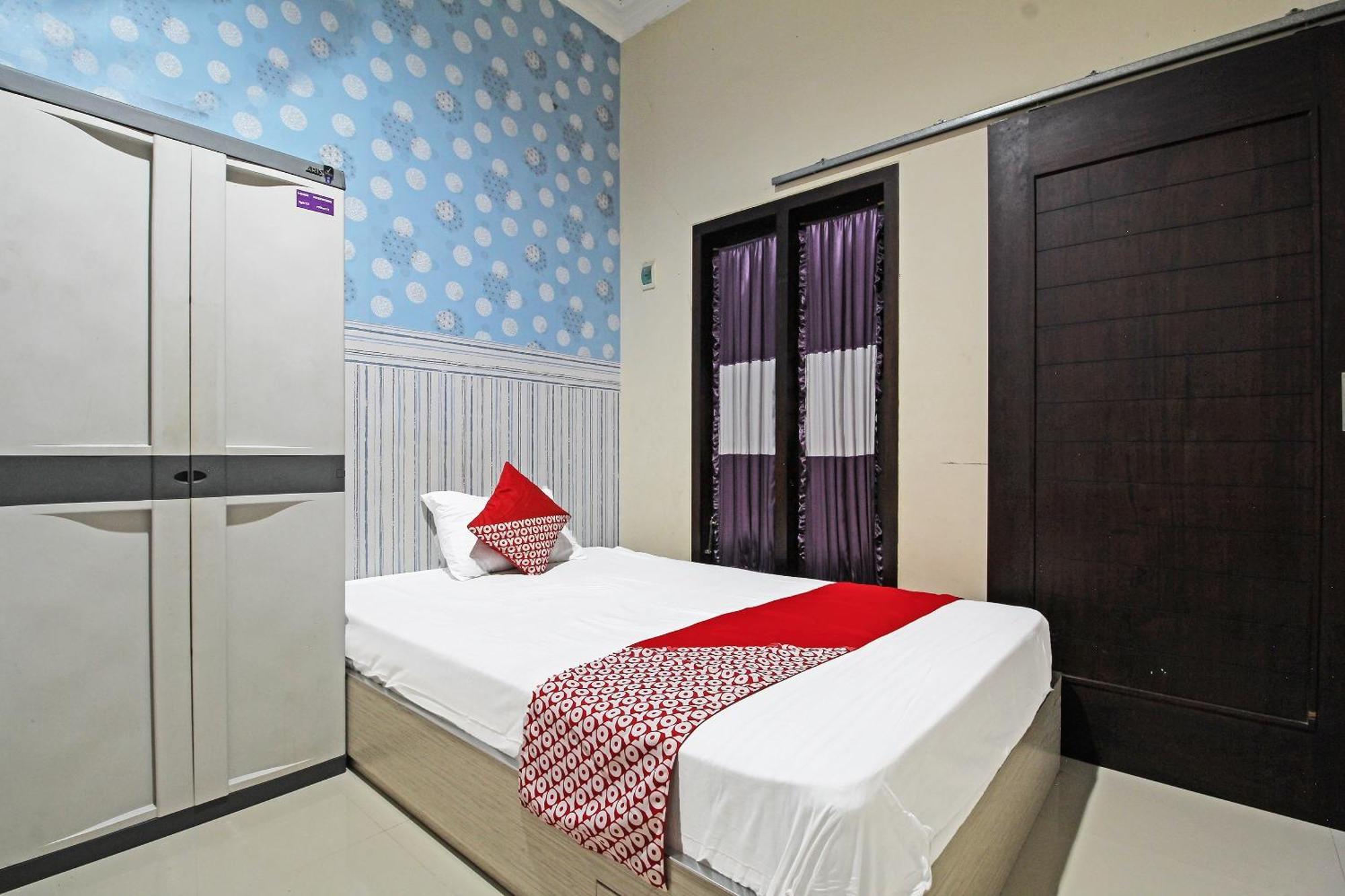 Super Oyo 91202 Family Guest House Syariah Tulungagung Exterior photo